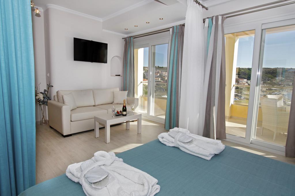 Paralia Luxury Suites Agios Stefanos Avliotes  Ruang foto