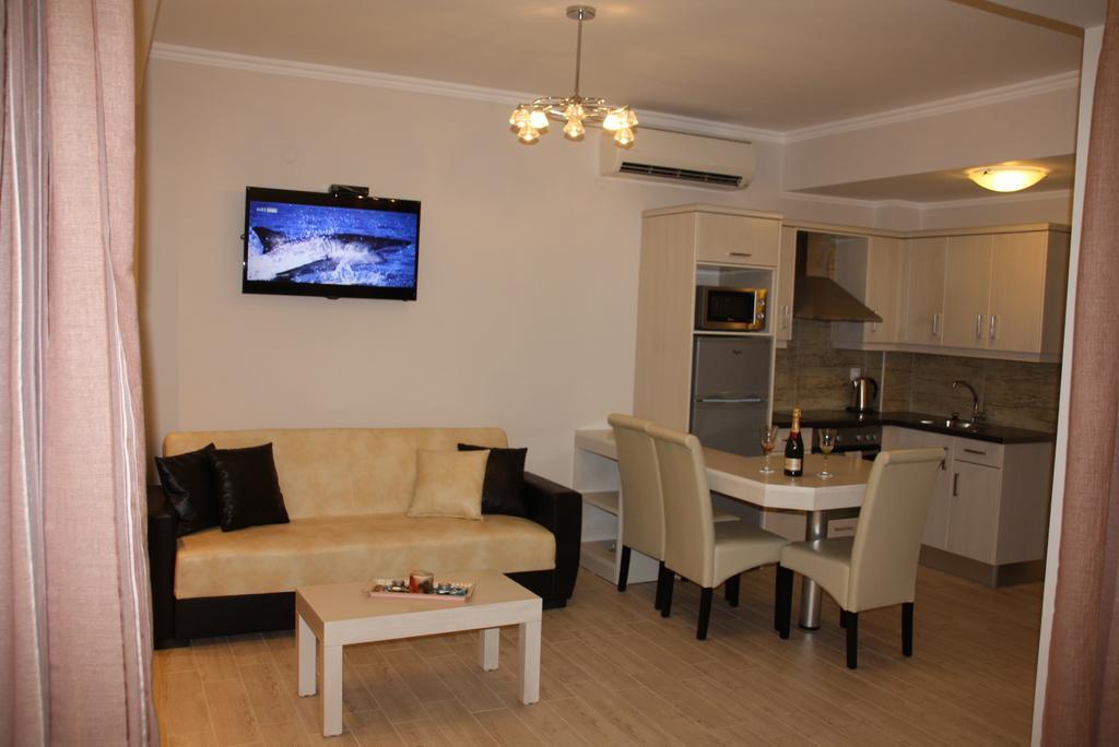 Paralia Luxury Suites Agios Stefanos Avliotes  Ruang foto