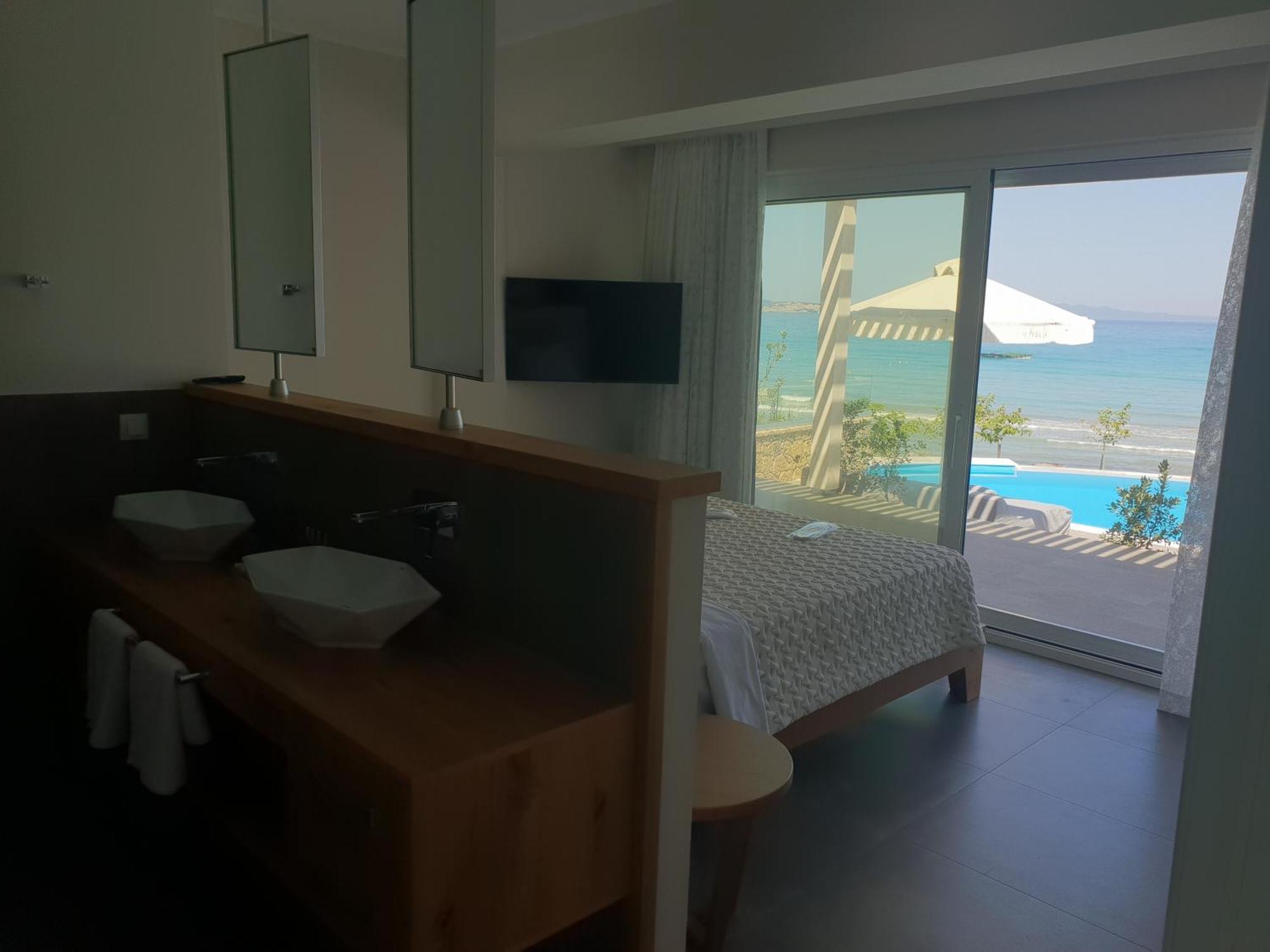 Paralia Luxury Suites Agios Stefanos Avliotes  Bagian luar foto