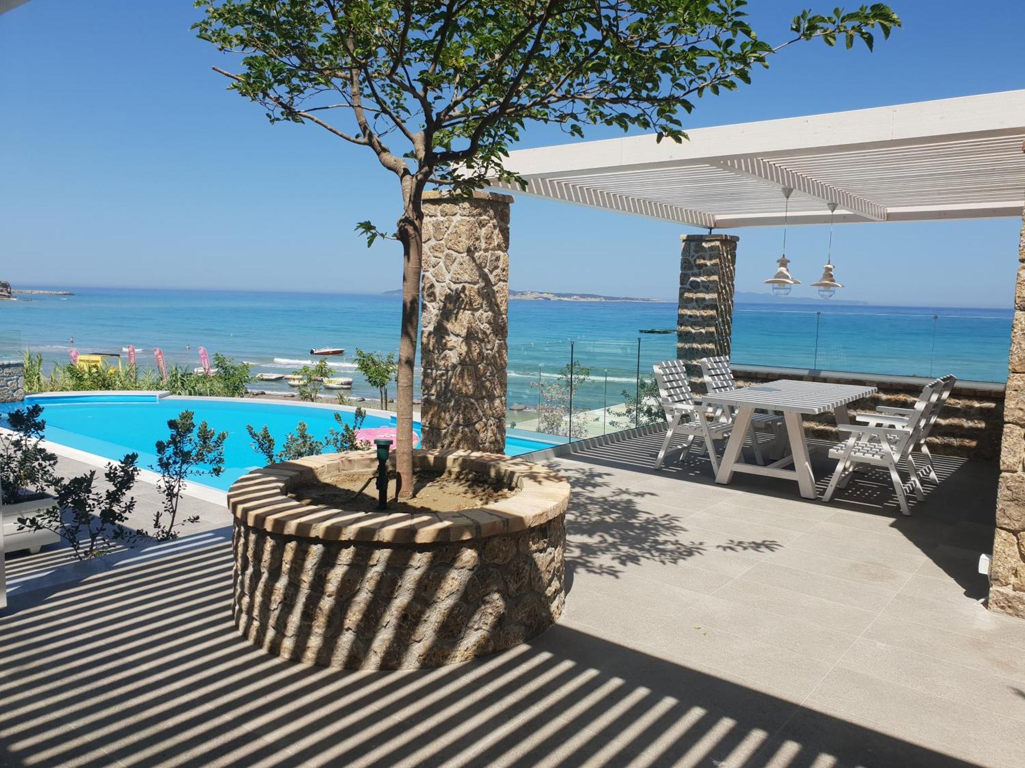 Paralia Luxury Suites Agios Stefanos Avliotes  Bagian luar foto