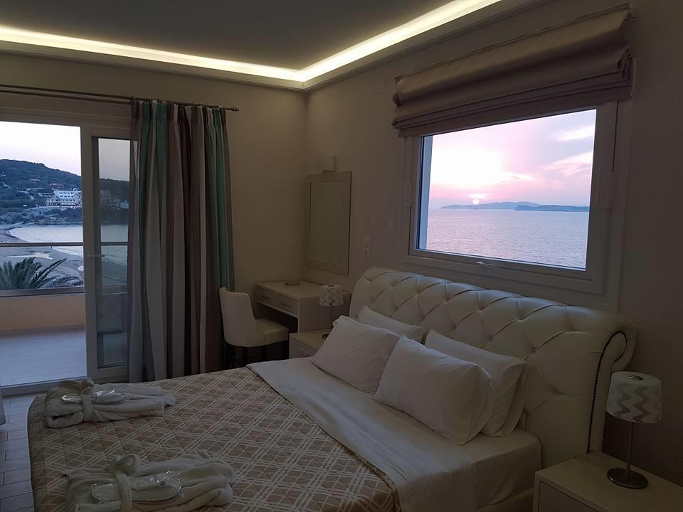 Paralia Luxury Suites Agios Stefanos Avliotes  Bagian luar foto