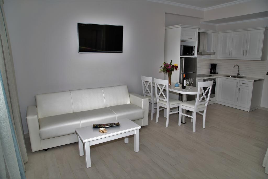 Paralia Luxury Suites Agios Stefanos Avliotes  Bagian luar foto