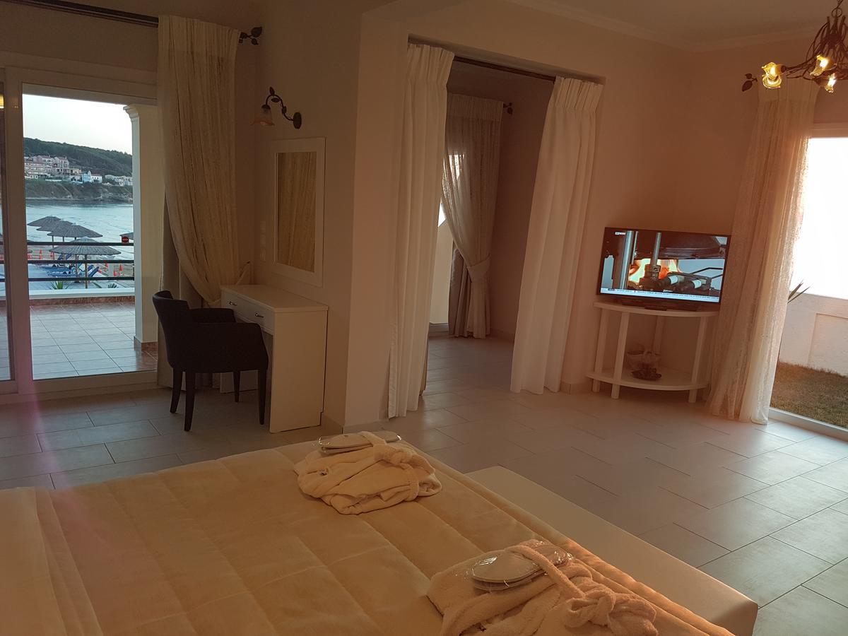 Paralia Luxury Suites Agios Stefanos Avliotes  Bagian luar foto